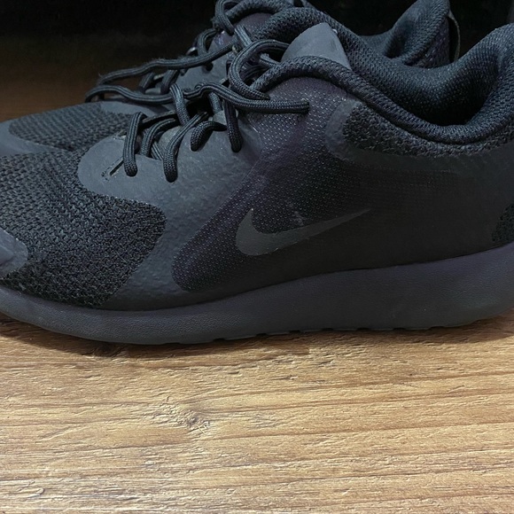 Women's Nike Triple Black Shoes - Picture 3 of 11
